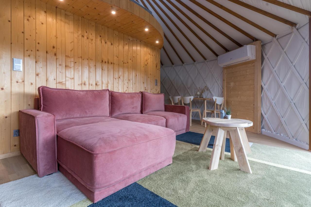 Gorski Glamping - Caloroczne Jurty Z Widokiem Tylmanowa Exterior photo